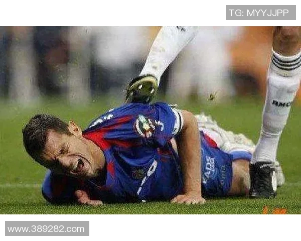 足球明星遭遇搞笑犯规瞬间集锦让你捧腹大笑的精彩时刻